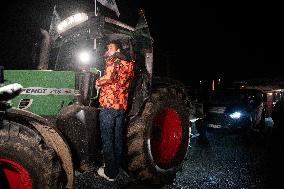 French Farmers Launch Protests Against Mercosur Agreement - Velizy