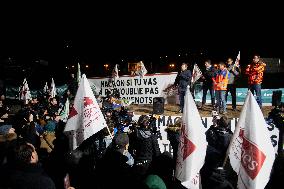 French Farmers Launch Protests Against Mercosur Agreement - Velizy