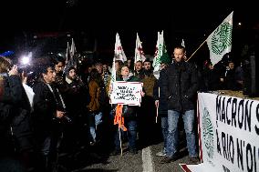 French Farmers Launch Protests Against Mercosur Agreement - Velizy