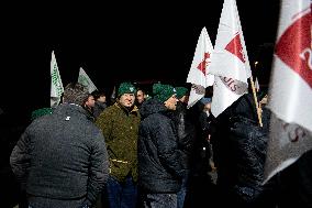 French Farmers Launch Protests Against Mercosur Agreement - Velizy