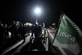 French Farmers Launch Protests Against Mercosur Agreement - Velizy