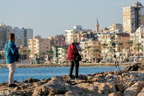 Israel Pounds Tyre - Lebanon