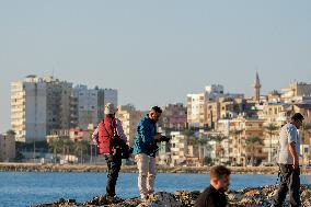 Israel Pounds Tyre - Lebanon