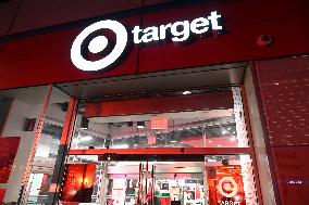 NYPD Apprehends Suspect In Attempted Shoplifting At Target In Manhattan New York