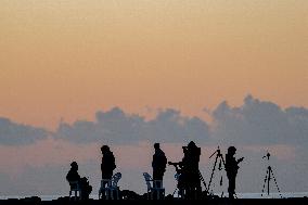 Israel Pounds Tyre - Lebanon