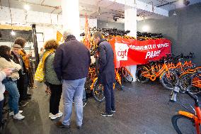 Occupation of Orange Fox Bikes