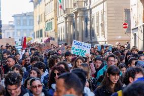 Students Protest In Pisa: Calls For Education Funding And End To School-to-Work Programs