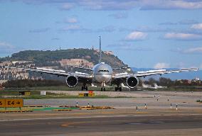 Qatar Airways Boeing 777 arriving at Barcelona airport