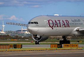 Qatar Airways Boeing 777 arriving at Barcelona airport