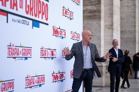 ''Una Terapia Di Gruppo'' Photocall