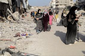 Displaced Palestinians Fleeing Beit Lahia - Northern Gaza