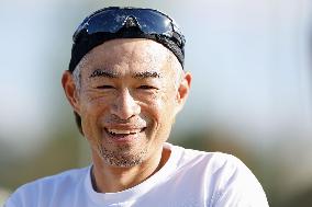 Baseball: Ichiro coaches high school players