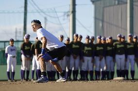 Baseball: Ichiro coaches high school players