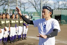 Baseball: Ichiro coaches high school players