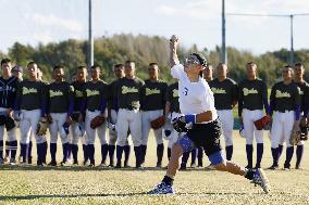 Baseball: Ichiro coaches high school players