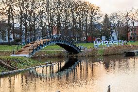 Pedestrian bridge