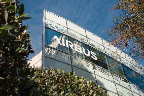 Minister Delegate for Industry Visits Airbus - Toulouse