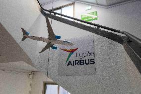 Minister Delegate for Industry Visits Airbus - Toulouse