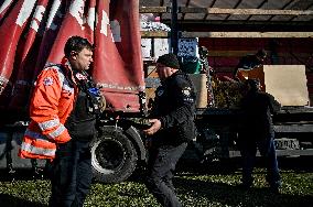 Evacuation of multi-child family from frontline Uspenivka in Zaporizhzhia region