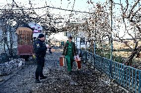 Evacuation of multi-child family from frontline Uspenivka in Zaporizhzhia region