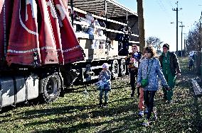 Evacuation of multi-child family from frontline Uspenivka in Zaporizhzhia region