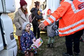 Evacuation of multi-child family from frontline Uspenivka in Zaporizhzhia region