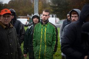 Farmers Blocked A16 Freeway Exit - Beauvais