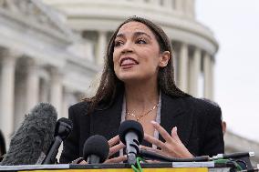 DC: Rep Ocasio-Cortez hold a TPS for Ecuadorians press conference