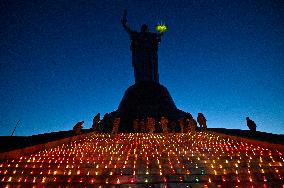 1,000 vigil lanterns lit up at Motherland Monument to mark 1,000 days since Russias full-scale invasion