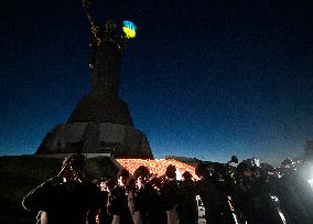 1,000 vigil lanterns lit up at Motherland Monument to mark 1,000 days since Russias full-scale invasion