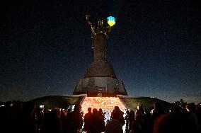 1,000 vigil lanterns lit up at Motherland Monument to mark 1,000 days since Russias full-scale invasion