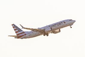 American Airlines Boeing 737 MAX 8 Departing