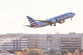 American Airlines Boeing 737 MAX 8 Departing