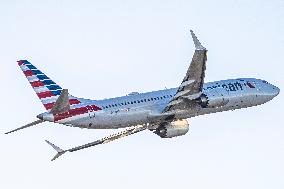 American Airlines Boeing 737 MAX 8 Departing