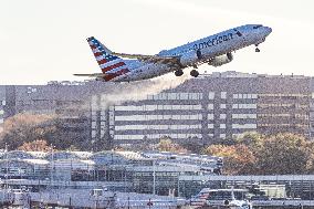 American Airlines Boeing 737 MAX 8 Departing