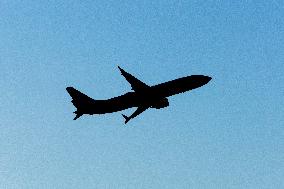 American Airlines Boeing 737 MAX 8 Departing