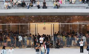 Largest Apple Flagship Store in Asia