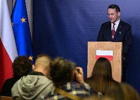 Poland’s Sikorski Summarizes EU Big Five-UK Meeting