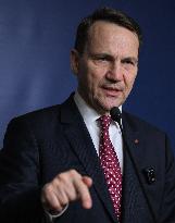 Poland’s Sikorski Summarizes EU Big Five-UK Meeting