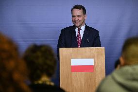 Poland’s Sikorski Summarizes EU Big Five-UK Meeting