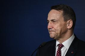 Poland’s Sikorski Summarizes EU Big Five-UK Meeting