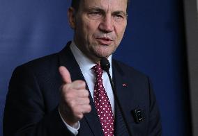 Poland’s Sikorski Summarizes EU Big Five-UK Meeting