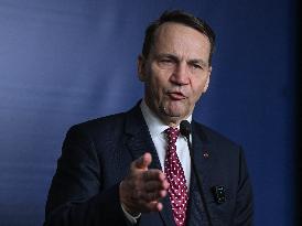 Poland’s Sikorski Summarizes EU Big Five-UK Meeting