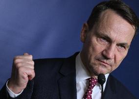 Poland’s Sikorski Summarizes EU Big Five-UK Meeting