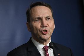 Poland’s Sikorski Summarizes EU Big Five-UK Meeting