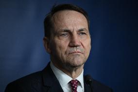 Poland’s Sikorski Summarizes EU Big Five-UK Meeting