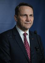 Poland’s Sikorski Summarizes EU Big Five-UK Meeting