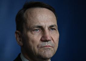 Poland’s Sikorski Summarizes EU Big Five-UK Meeting