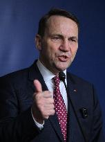 Poland’s Sikorski Summarizes EU Big Five-UK Meeting