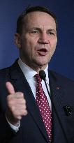 Poland’s Sikorski Summarizes EU Big Five-UK Meeting